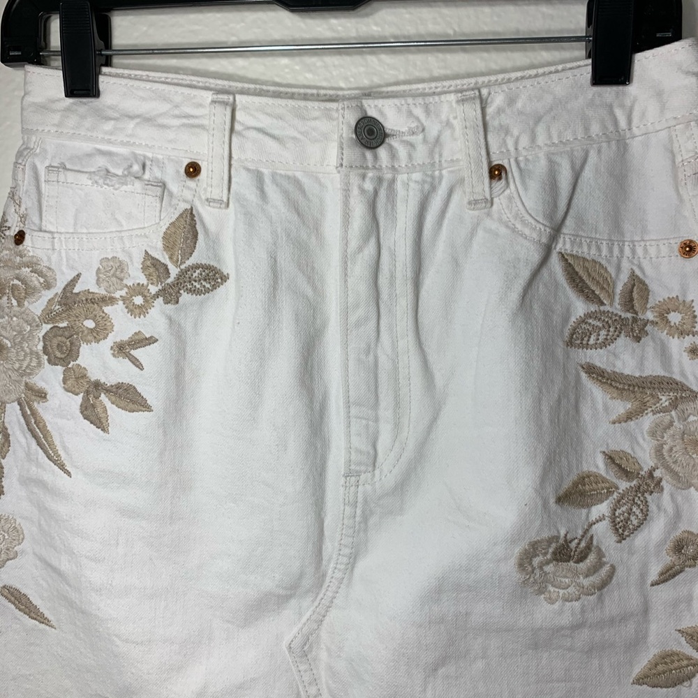 WHITE DENIM SKIRT WITH NUDE/LIGHT BROWN FLOWERS - Picture 4 of 4